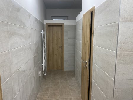 Stavebné úpravy BZ Stráž, časť 1 – Rekonštrukcia dolnej haly, rozvodov elektriny