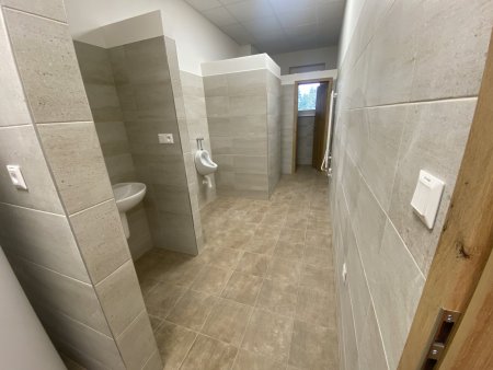 Stavebné úpravy BZ Stráž, časť 1 – Rekonštrukcia dolnej haly, rozvodov elektriny